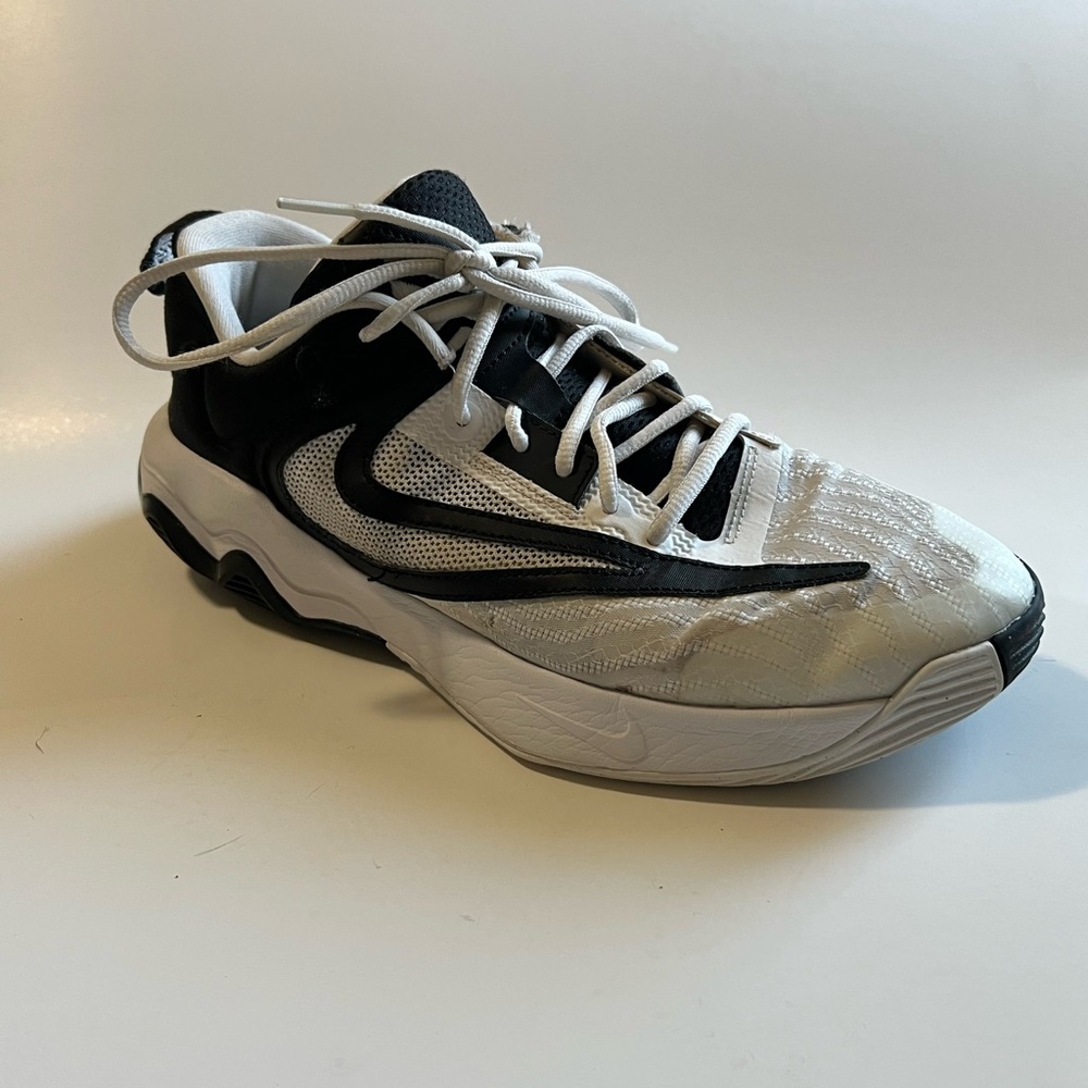 Nike Giannis Immortality 3 Men's Size 9.5 White Black Basketball Shoes Sneakers